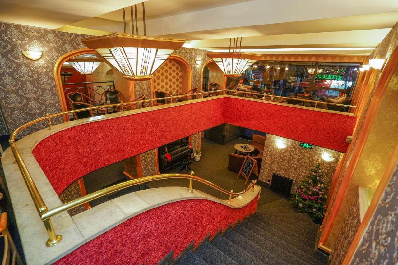 Club Hotel