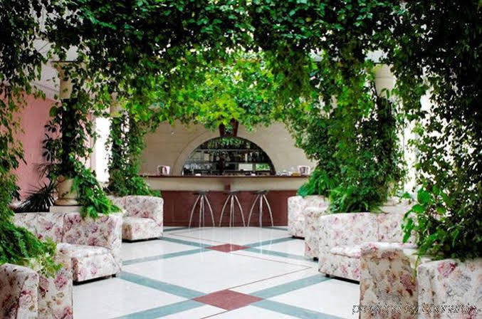 Club Hotel